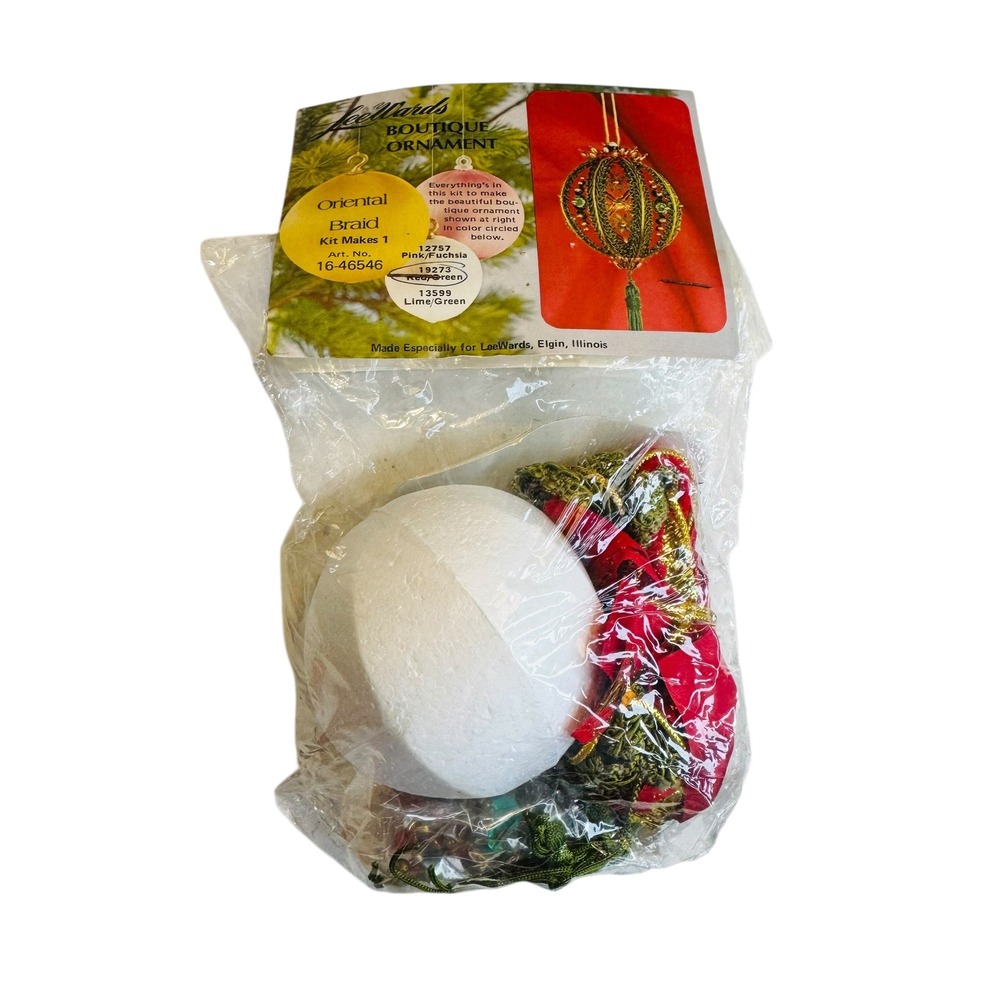 LeeWards‎ Boutique Christmas Ornament Kit Oriental Braid Beaded Ball Red Green